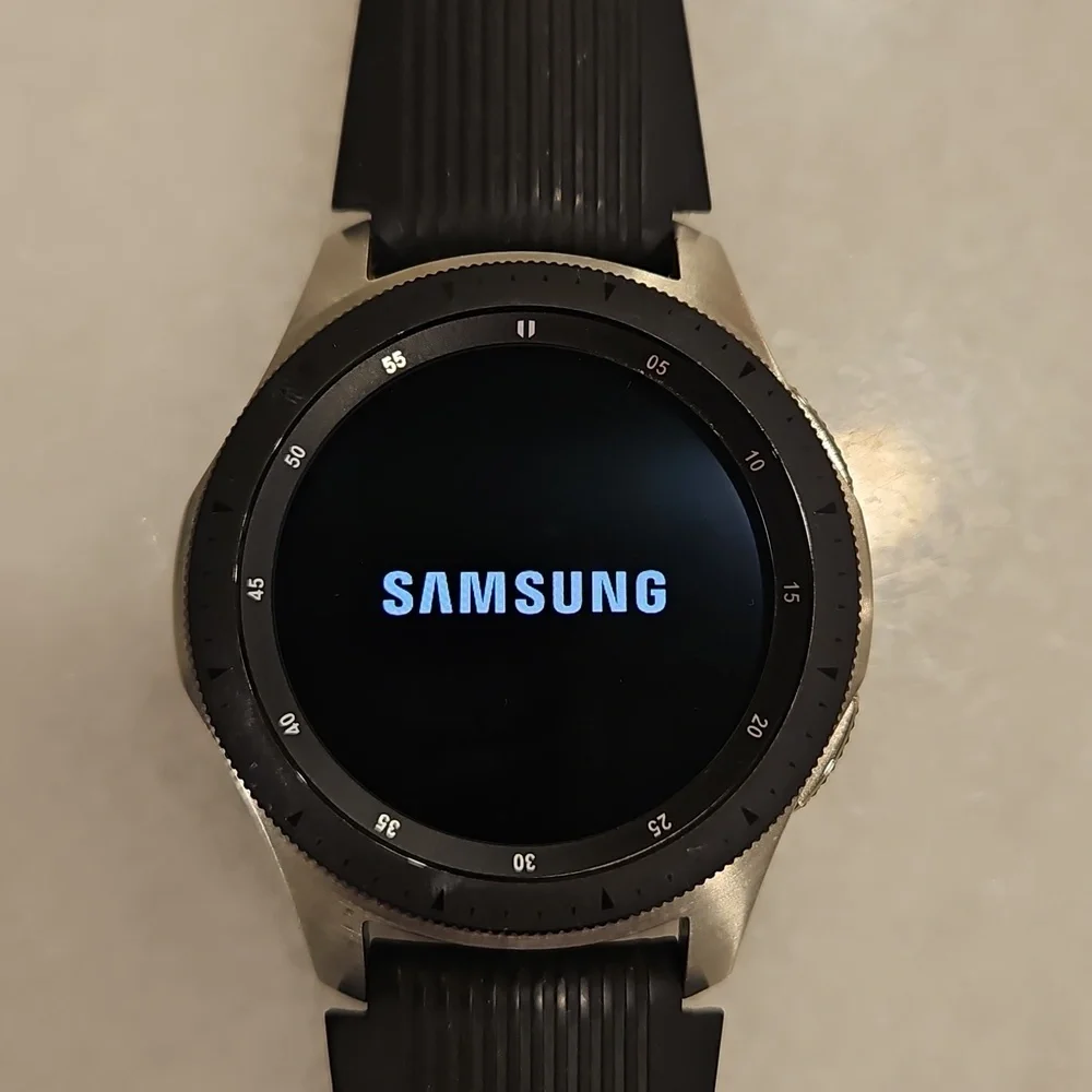 Samsung Smartwatch 46mm - Silver and Black